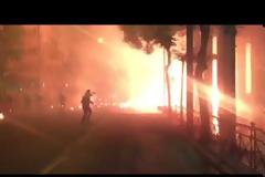 Δακρυγόνα και κυνηγητό οπαδών-αστυνομίας στο κέντρο της Αθήνας- Ένας τραυματίας! [Βίντεο]