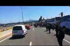 Προκλητικά βίντεο - Οπαδοί του ΠΑΟΚ με συνθήματα κατά της Αθήνας με το που πάτησαν το πόδι τους στις Αφίδνες [video]